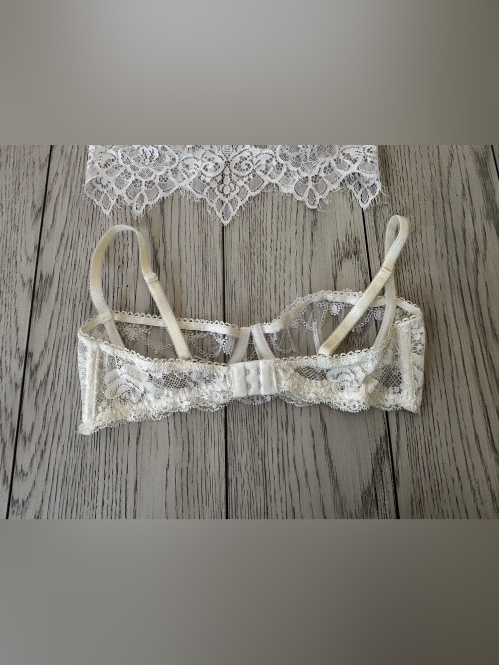 Sheer Lace Underwire Bra in White - Picture 3 of 4